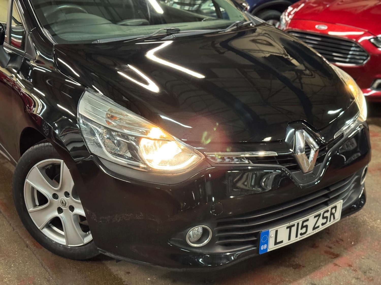 Used Renault Clio 2015 for sale - 76887152: Photo 11