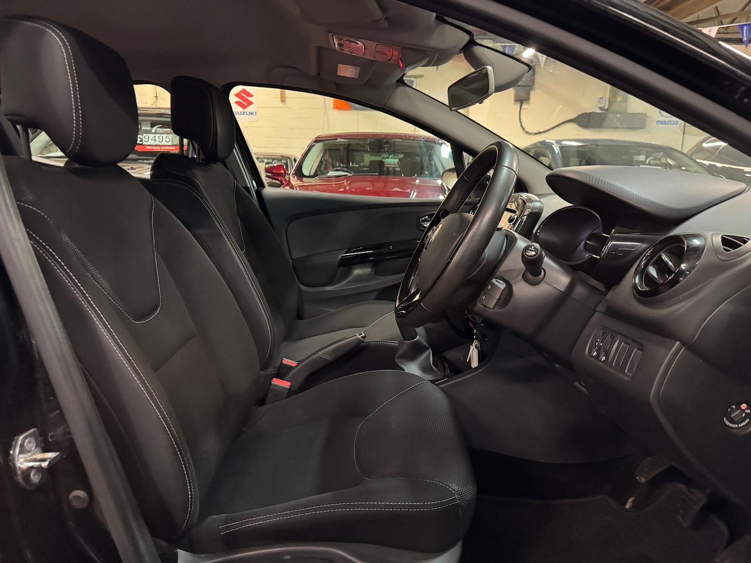 Used Renault Clio 2015 for sale - 76887152: Photo 18