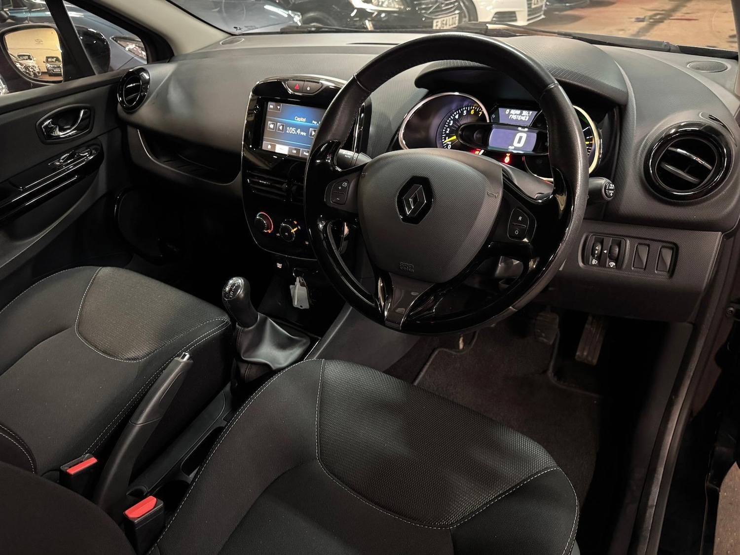 Used Renault Clio 2015 for sale - 76887152: Photo 19