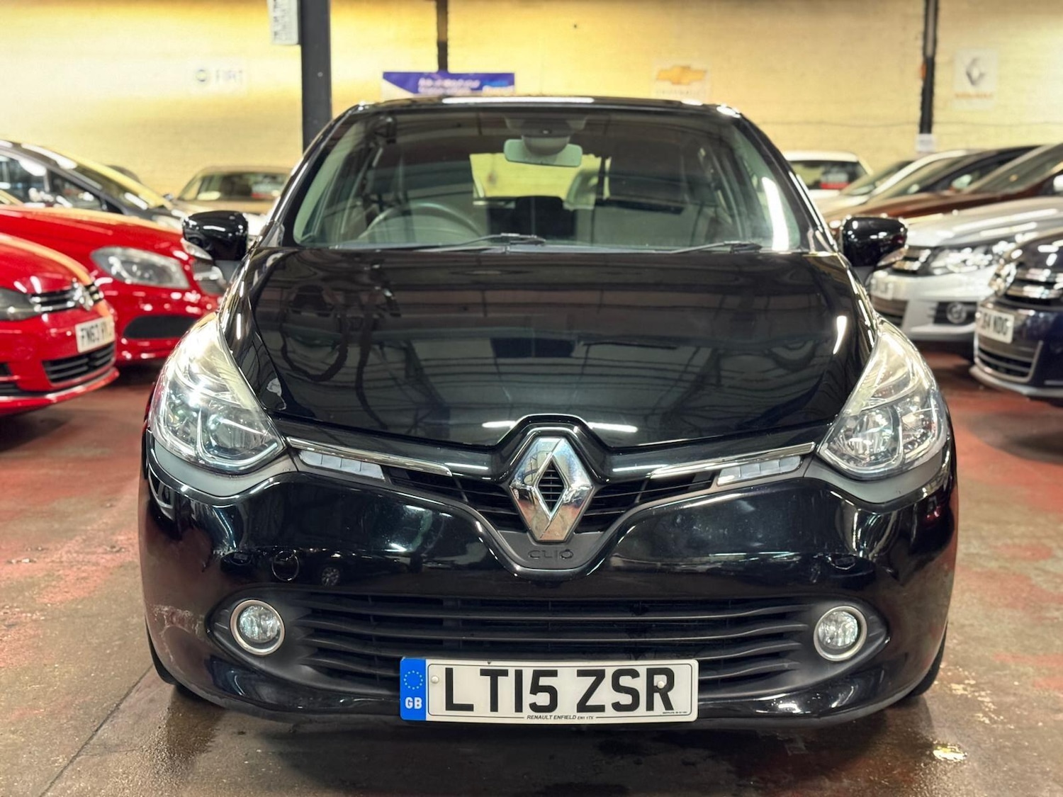 Used Renault Clio 2015 for sale - 76887152: Photo 2