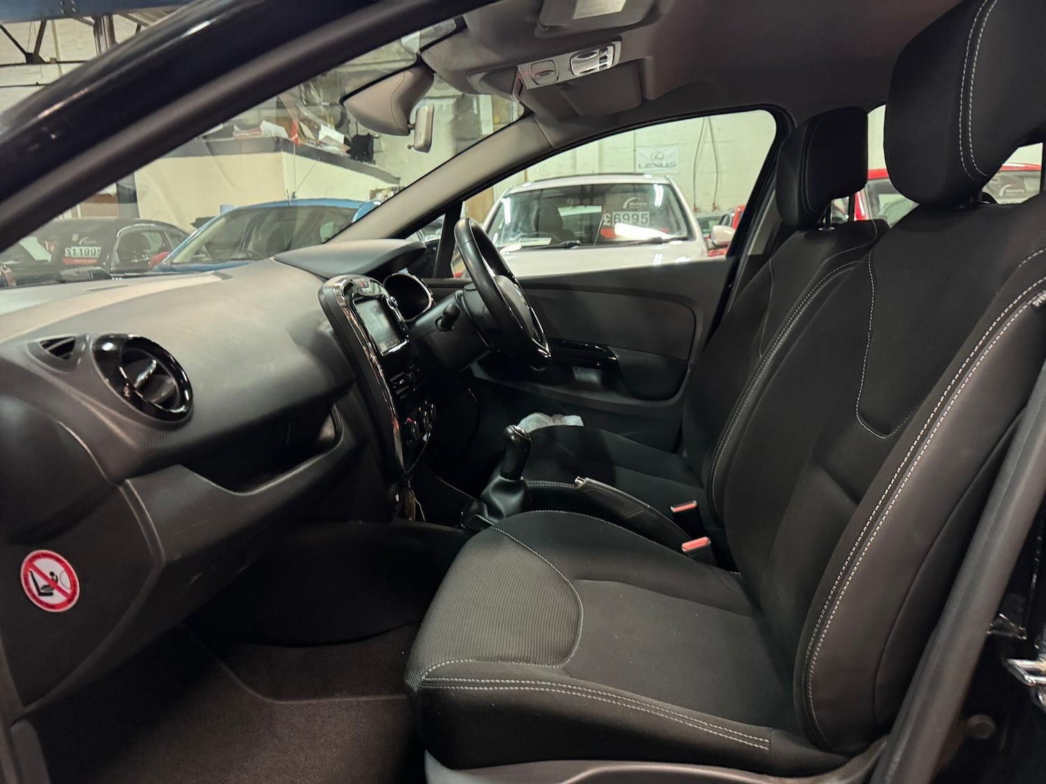 Used Renault Clio 2015 for sale - 76887152: Photo 21