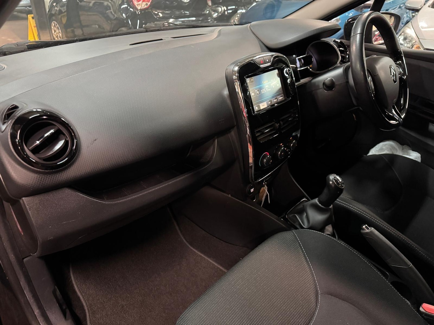 Used Renault Clio 2015 for sale - 76887152: Photo 22