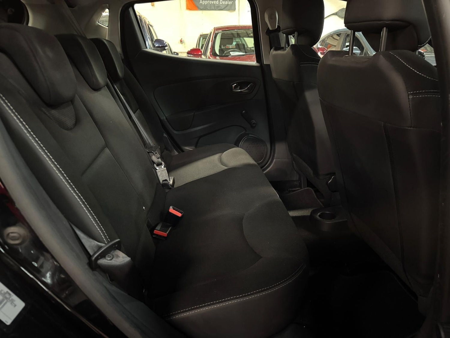 Used Renault Clio 2015 for sale - 76887152: Photo 24