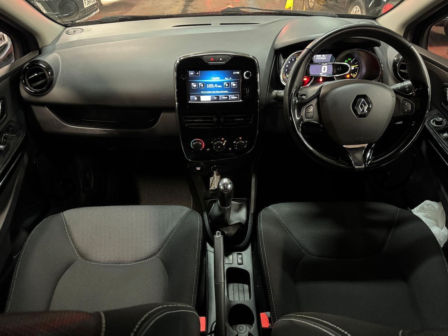 Used Renault Clio 2015 for sale - 76887152: Photo 31