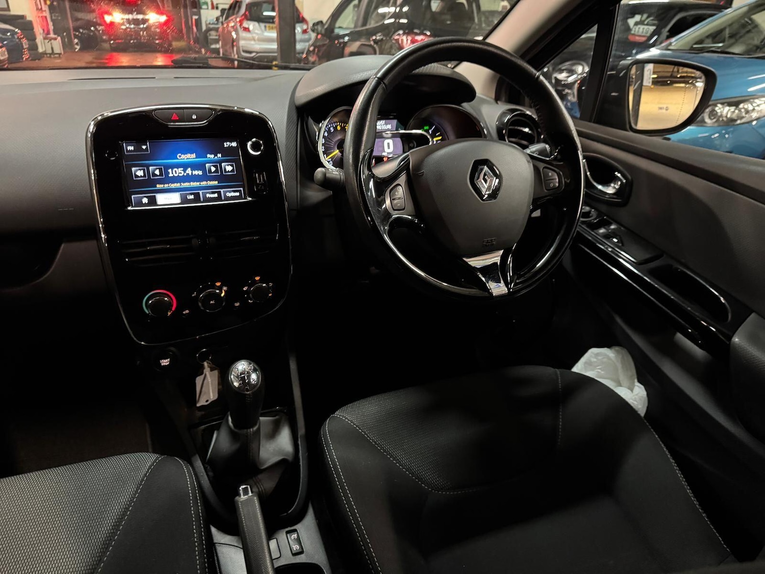 Used Renault Clio 2015 for sale - 76887152: Photo 32