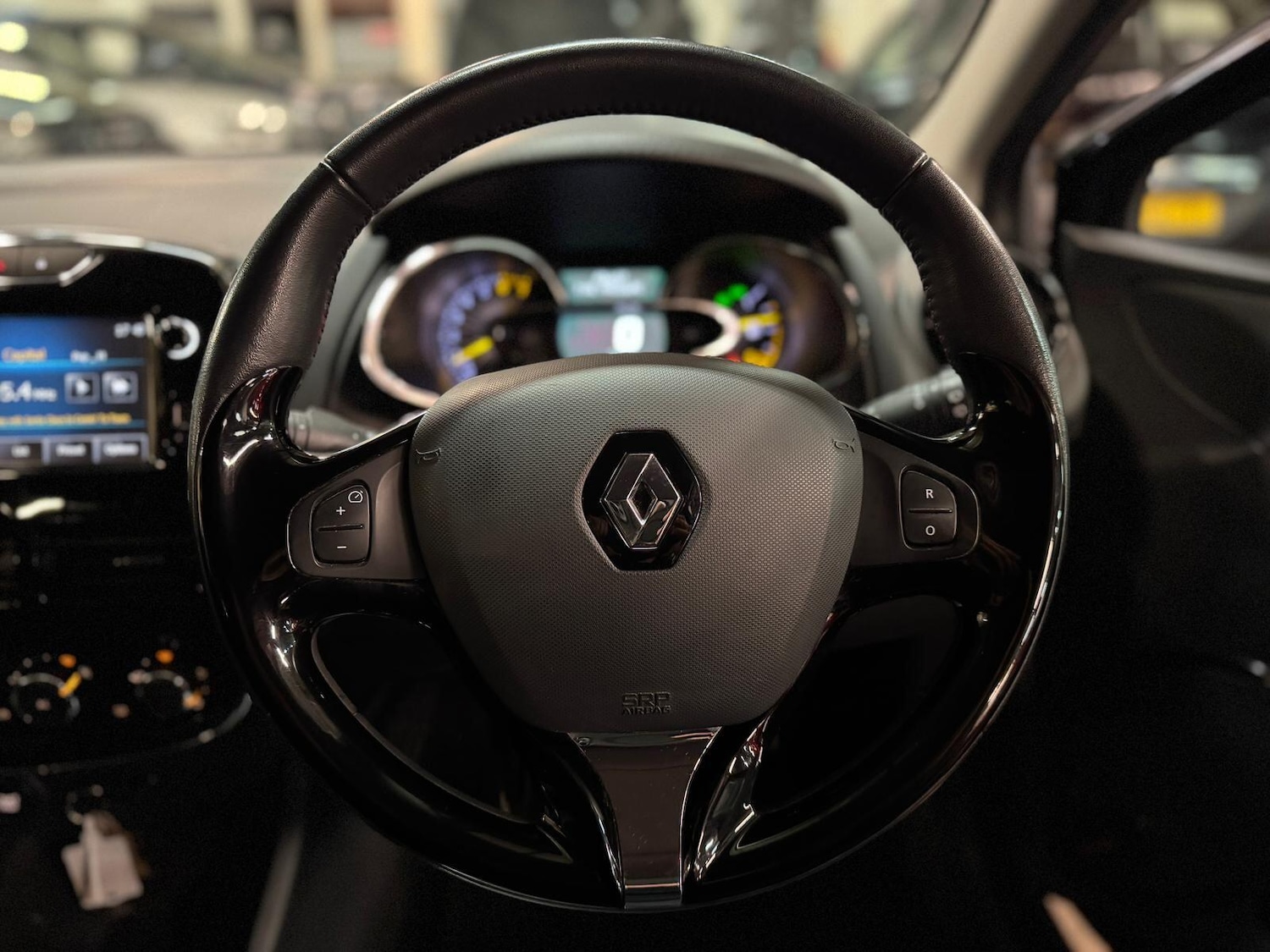 Used Renault Clio 2015 for sale - 76887152: Photo 33