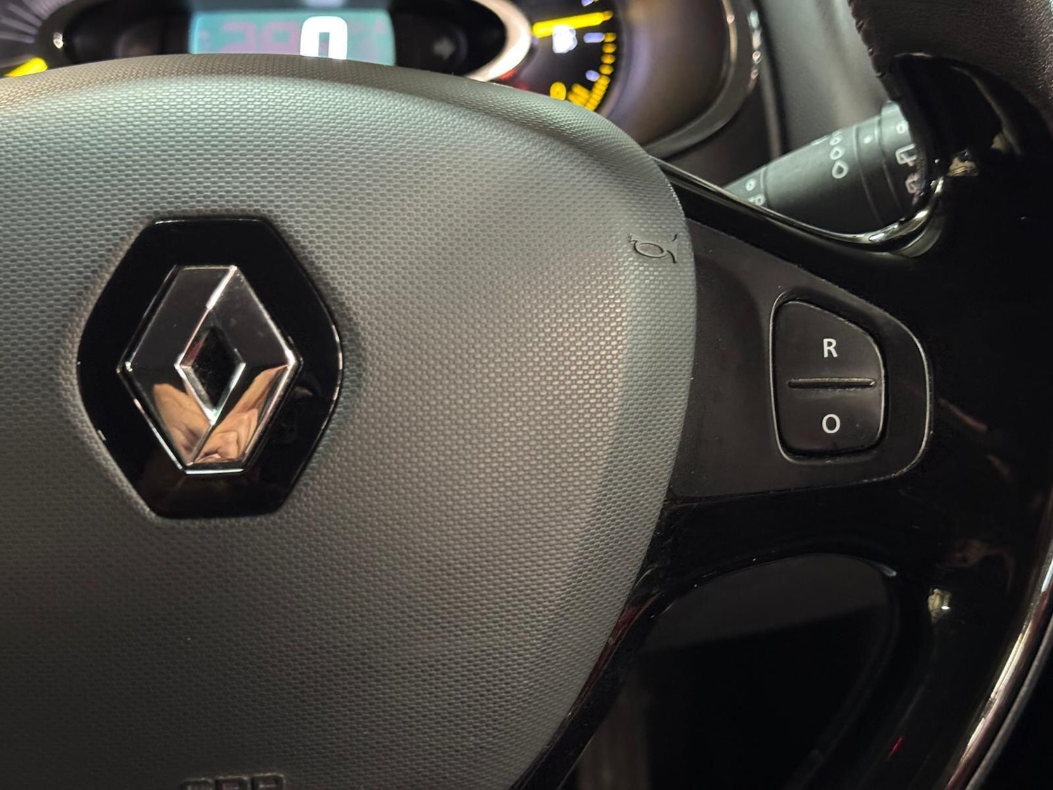 Used Renault Clio 2015 for sale - 76887152: Photo 35