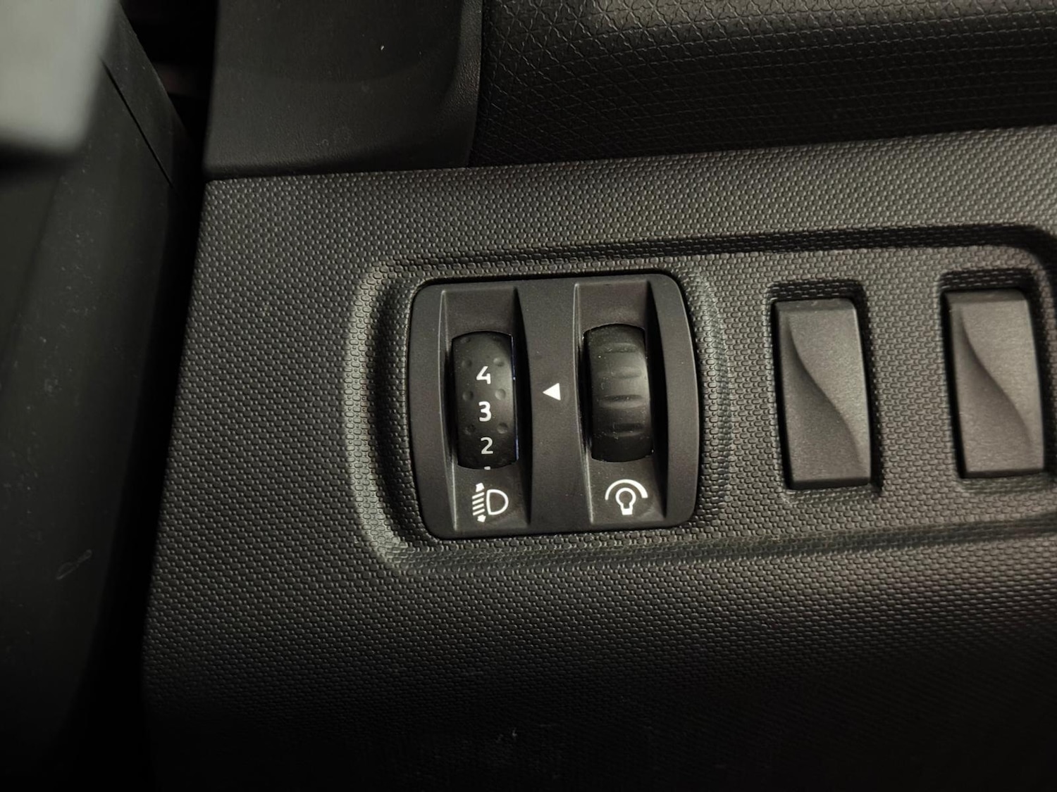 Used Renault Clio 2015 for sale - 76887152: Photo 37