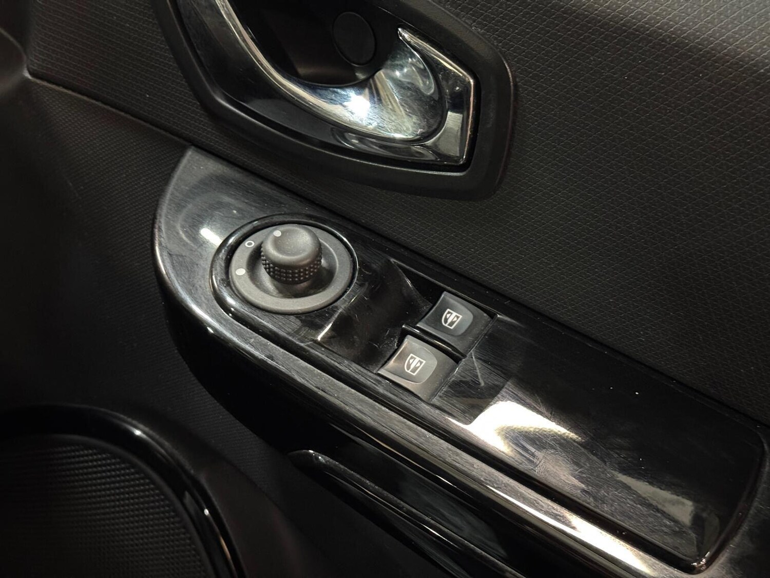 Used Renault Clio 2015 for sale - 76887152: Photo 39