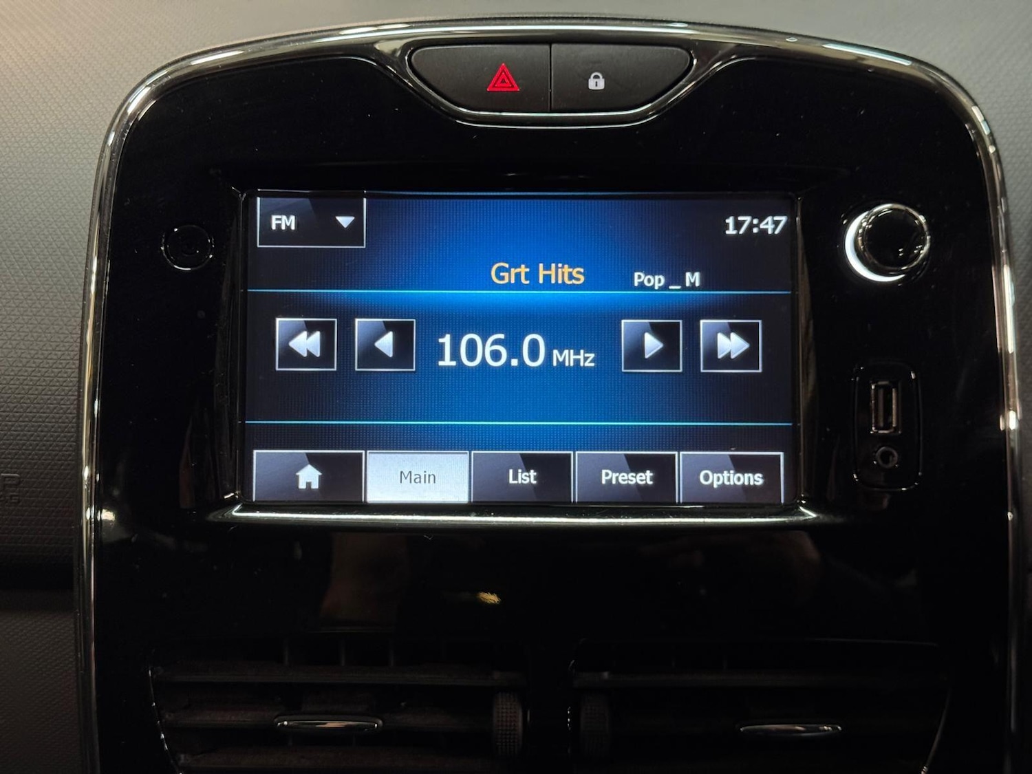 Used Renault Clio 2015 for sale - 76887152: Photo 40