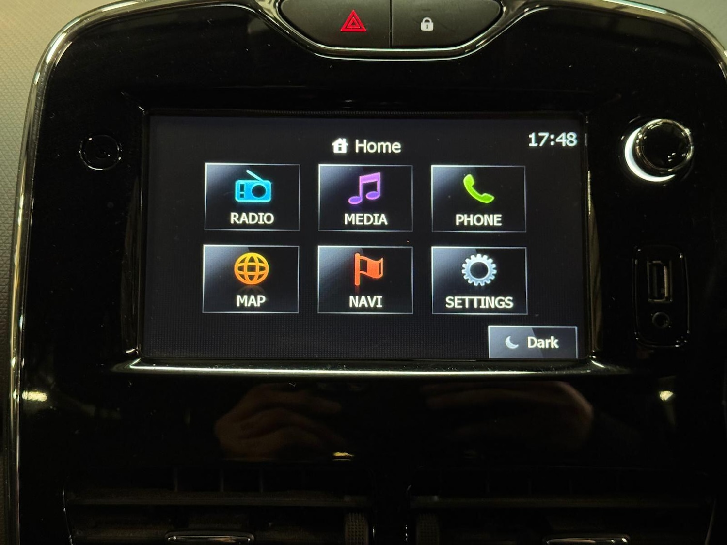 Used Renault Clio 2015 for sale - 76887152: Photo 42