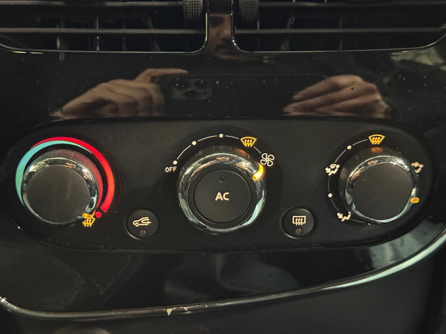 Used Renault Clio 2015 for sale - 76887152: Photo 44