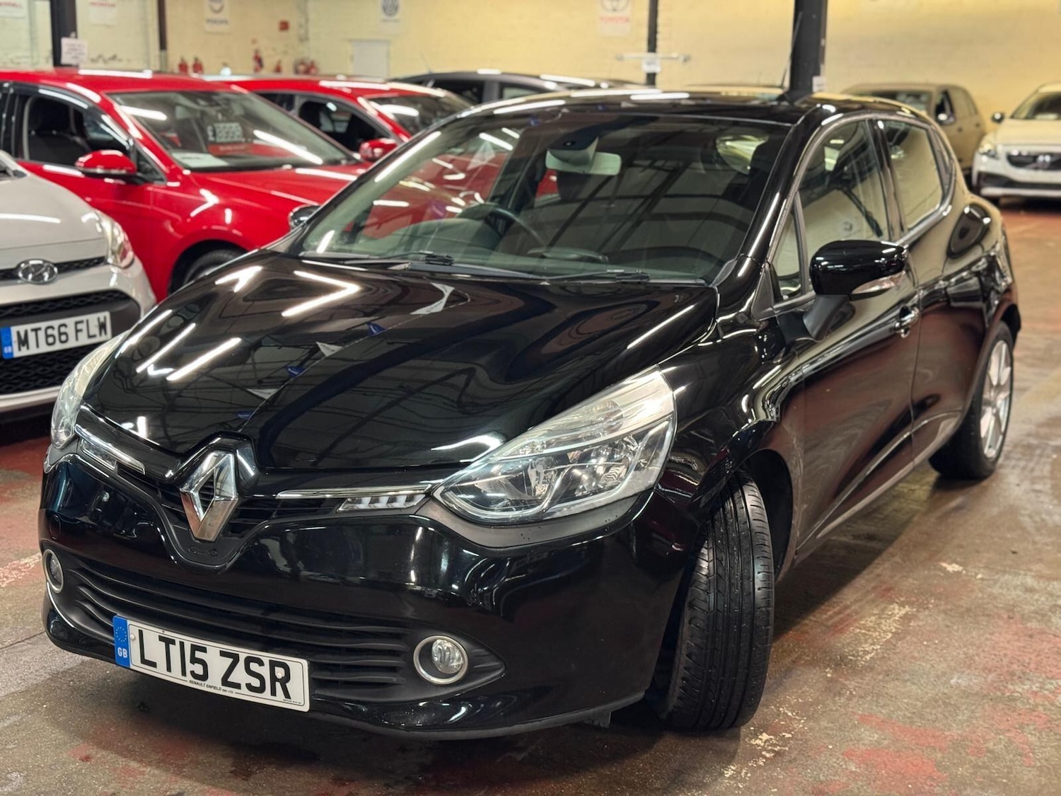 Used Renault Clio 2015 for sale - 76887152: Photo 7