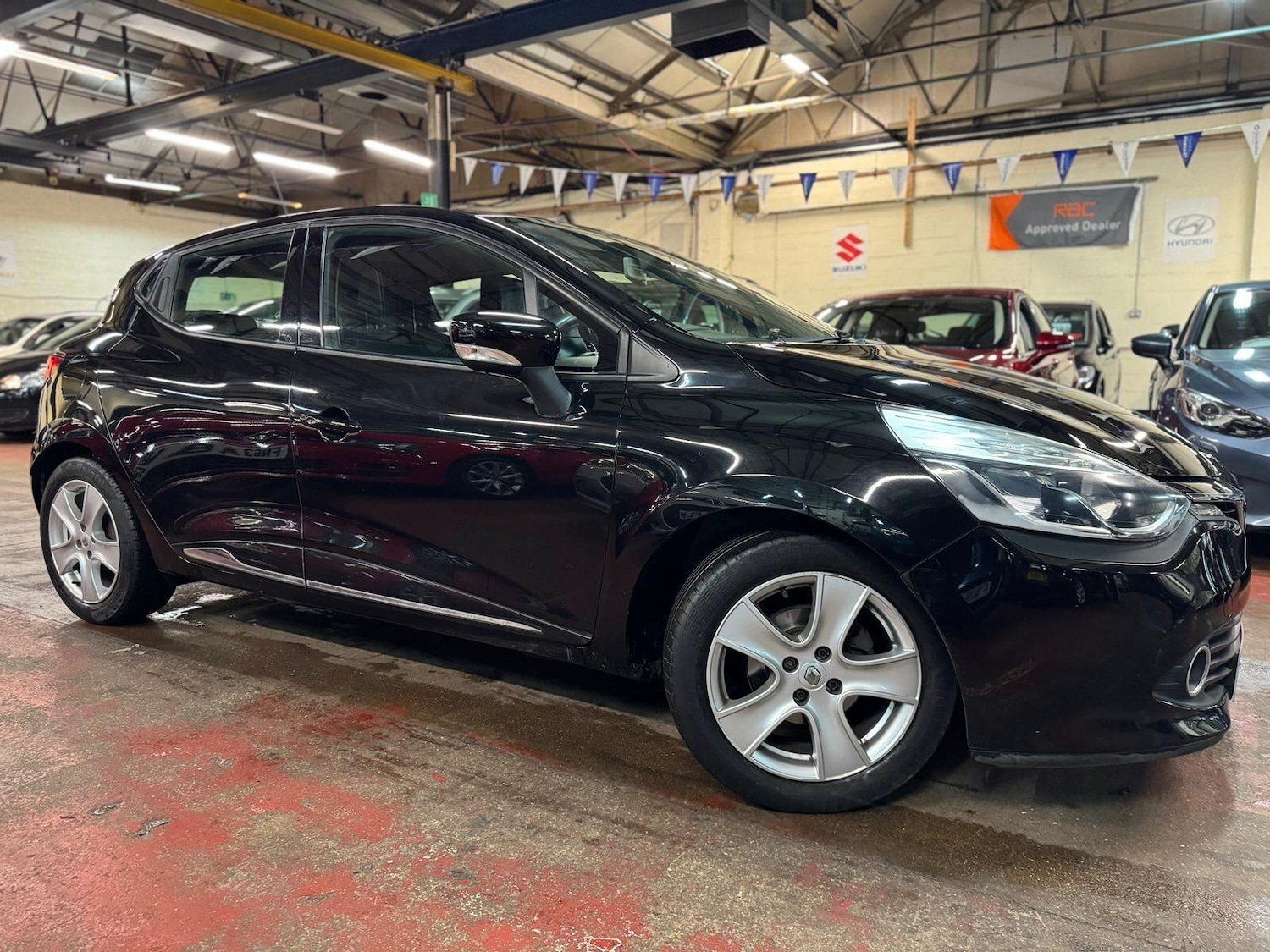 Used Renault Clio 2015 for sale - 76887152: Photo 8