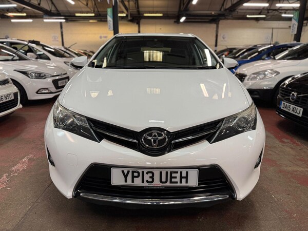 Used Toyota Auris 2013 for sale - 75599936: Photo 2