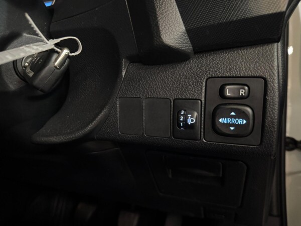 Used Toyota Auris 2013 for sale - 75599936: Photo 39