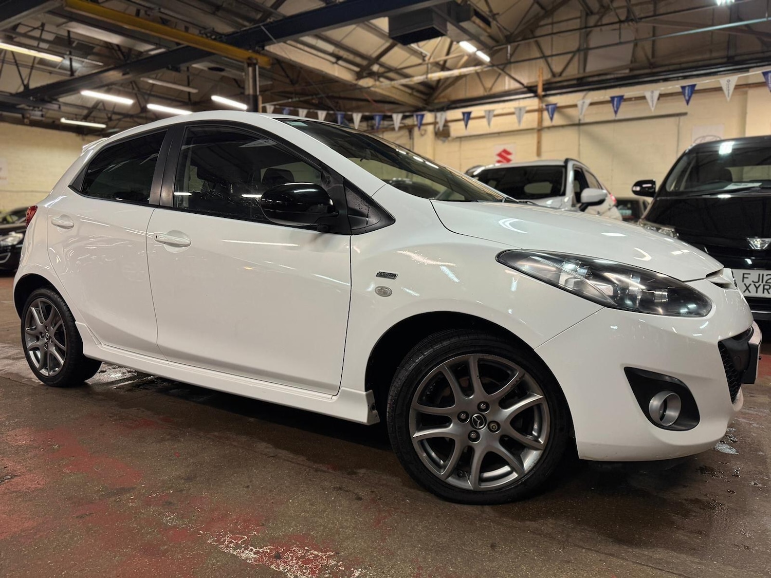 Used Mazda Mazda2 2013 for sale - 77345000: Photo 17