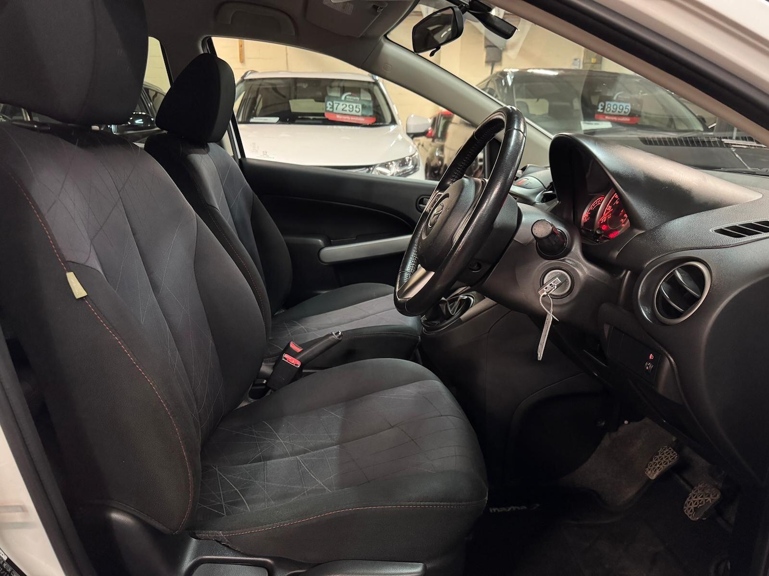 Used Mazda Mazda2 2013 for sale - 77345000: Photo 18
