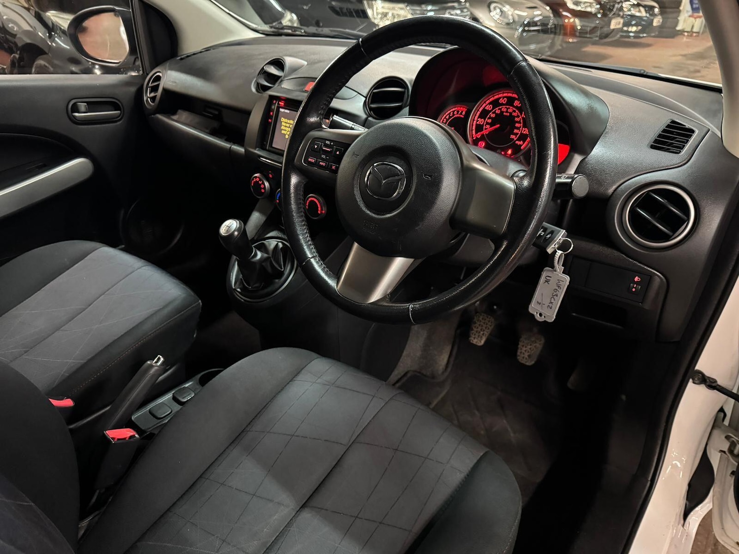 Used Mazda Mazda2 2013 for sale - 77345000: Photo 19