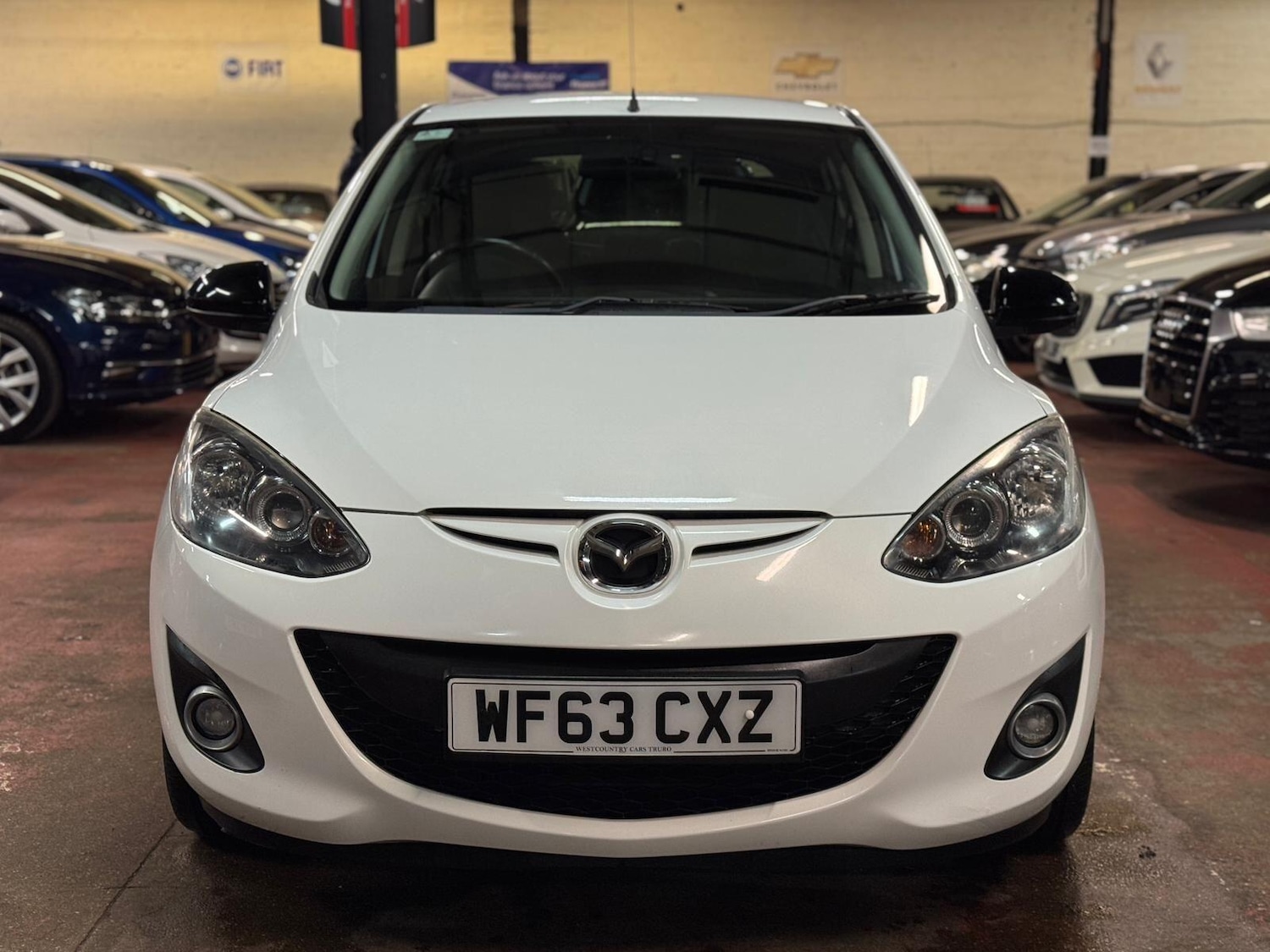 Used Mazda Mazda2 2013 for sale - 77345000: Photo 2