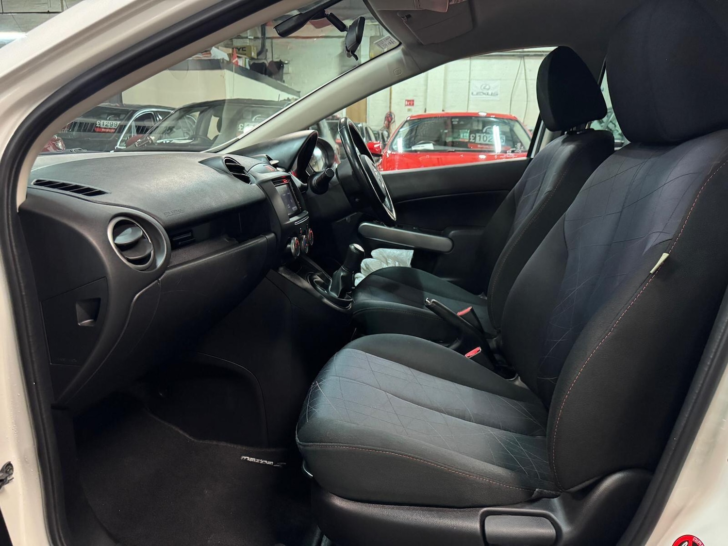 Used Mazda Mazda2 2013 for sale - 77345000: Photo 21