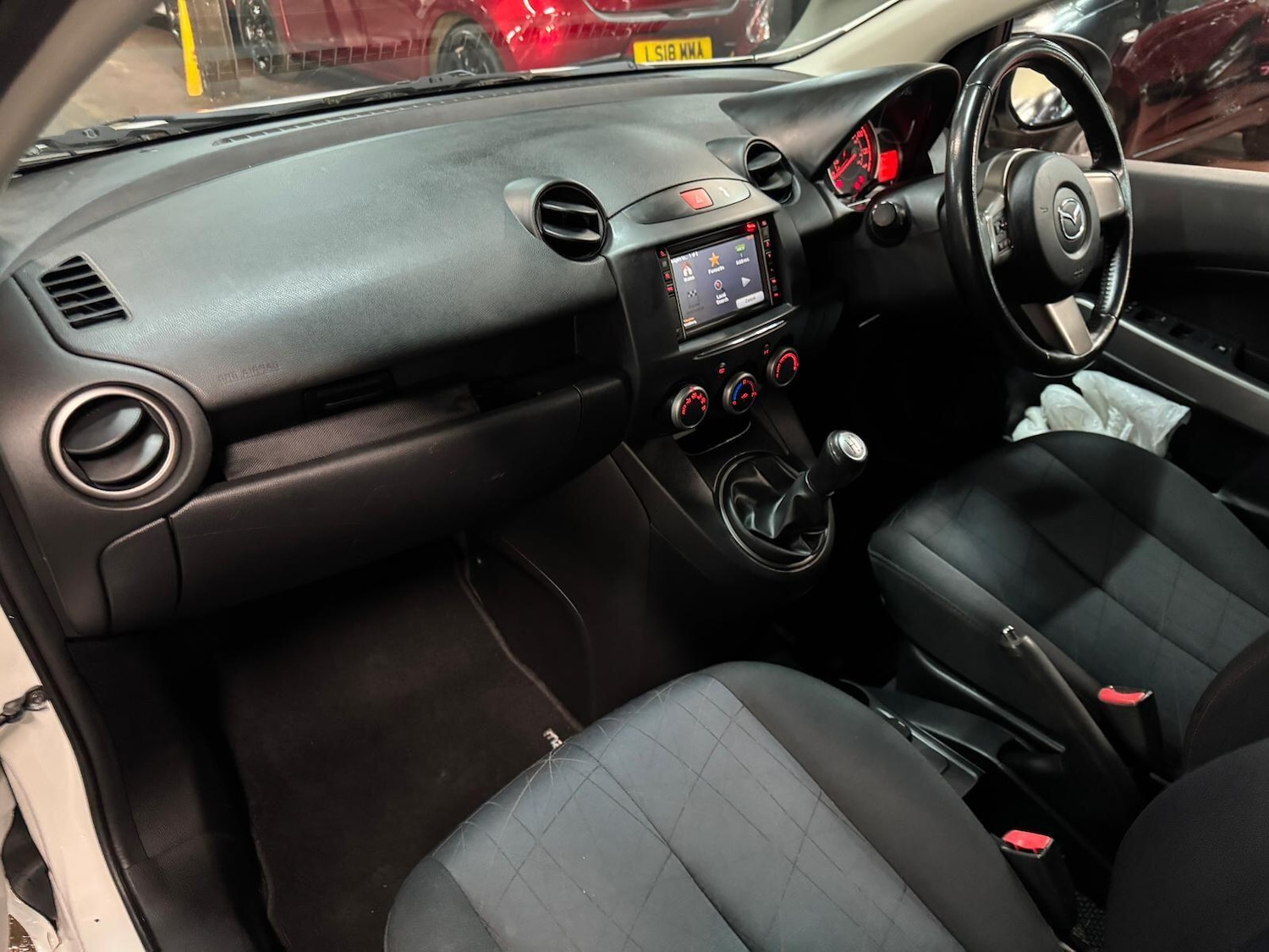 Used Mazda Mazda2 2013 for sale - 77345000: Photo 22