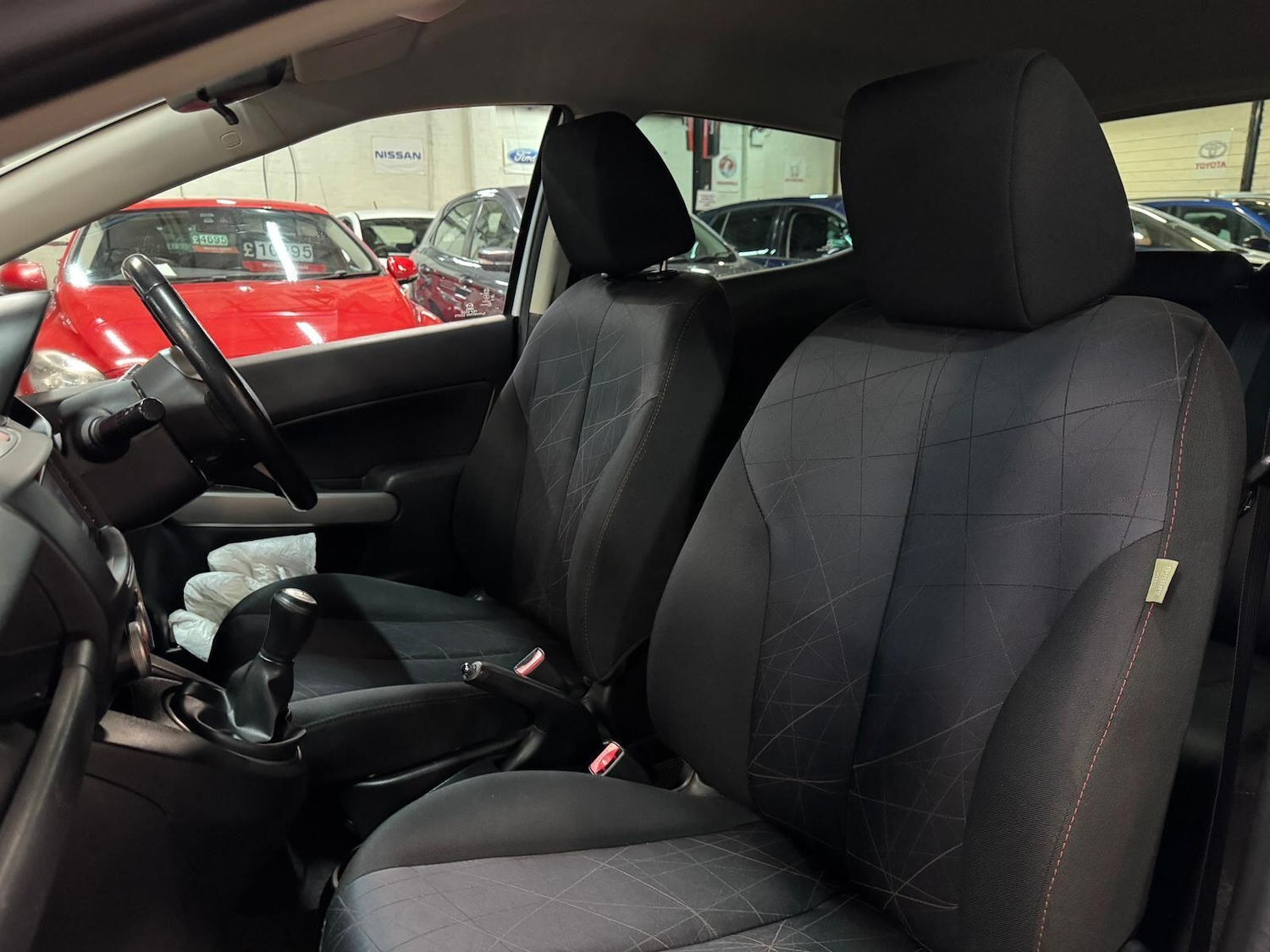 Used Mazda Mazda2 2013 for sale - 77345000: Photo 23