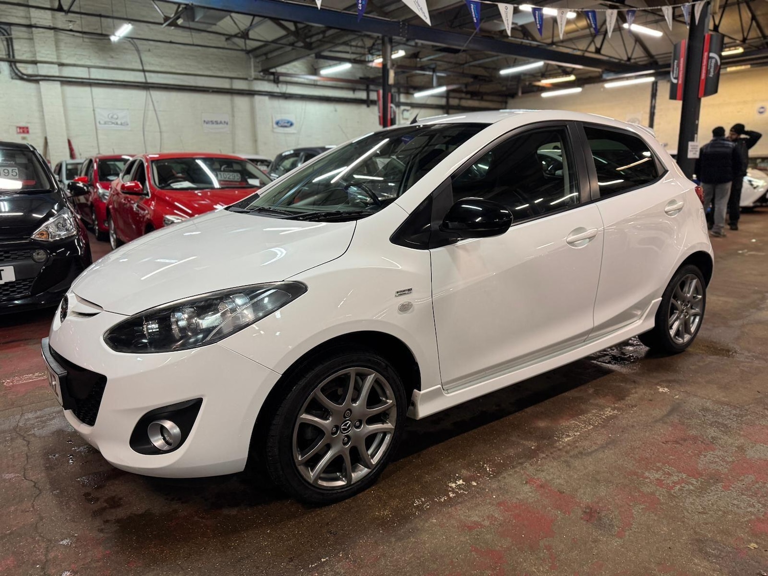 Used Mazda Mazda2 2013 for sale - 77345000: Photo 3