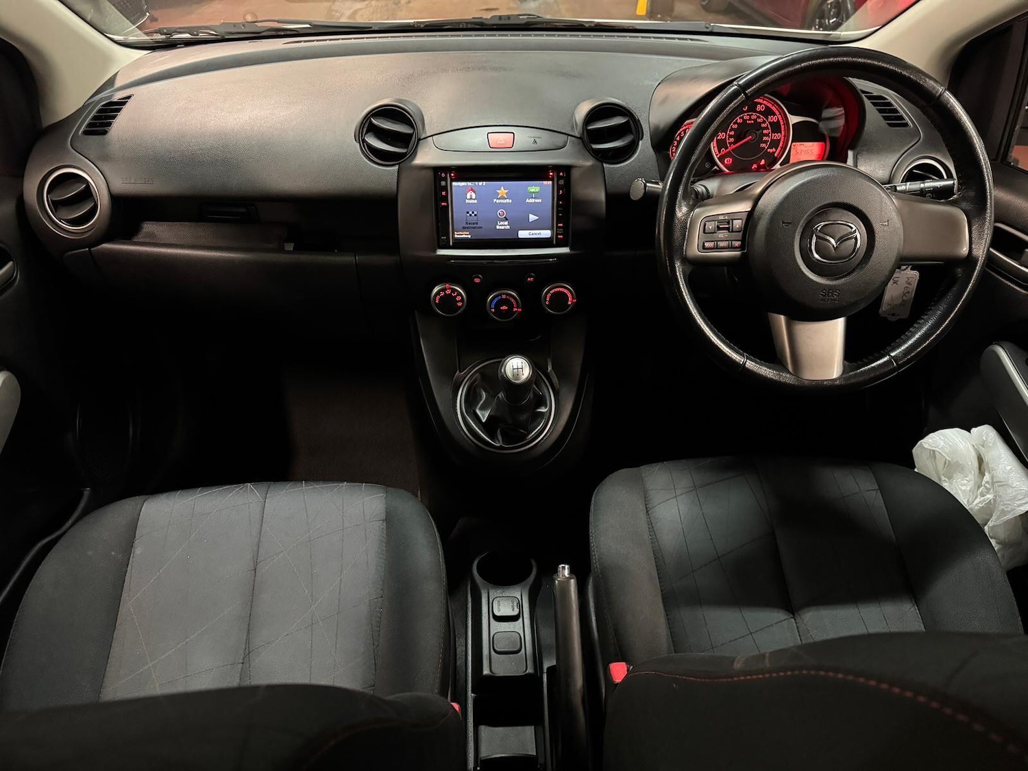 Used Mazda Mazda2 2013 for sale - 77345000: Photo 32