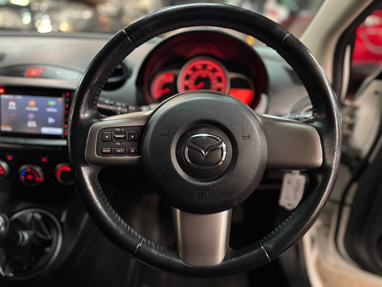 Used Mazda Mazda2 2013 for sale - 77345000: Photo 33