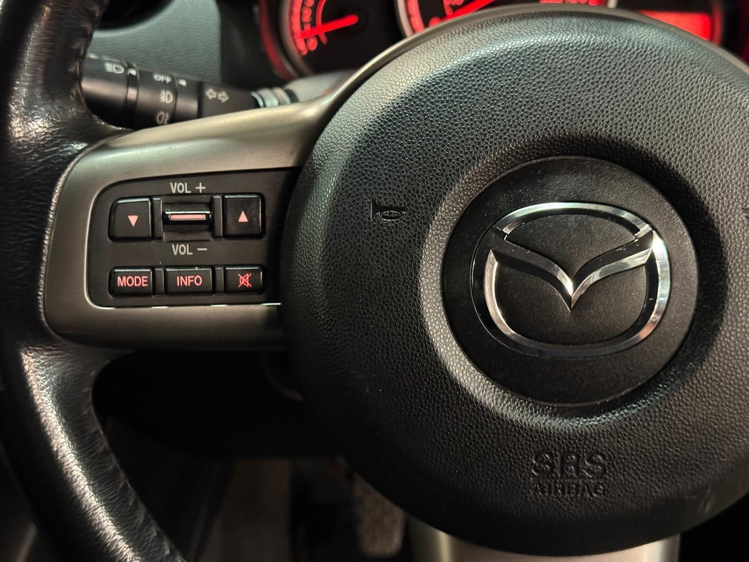 Used Mazda Mazda2 2013 for sale - 77345000: Photo 34