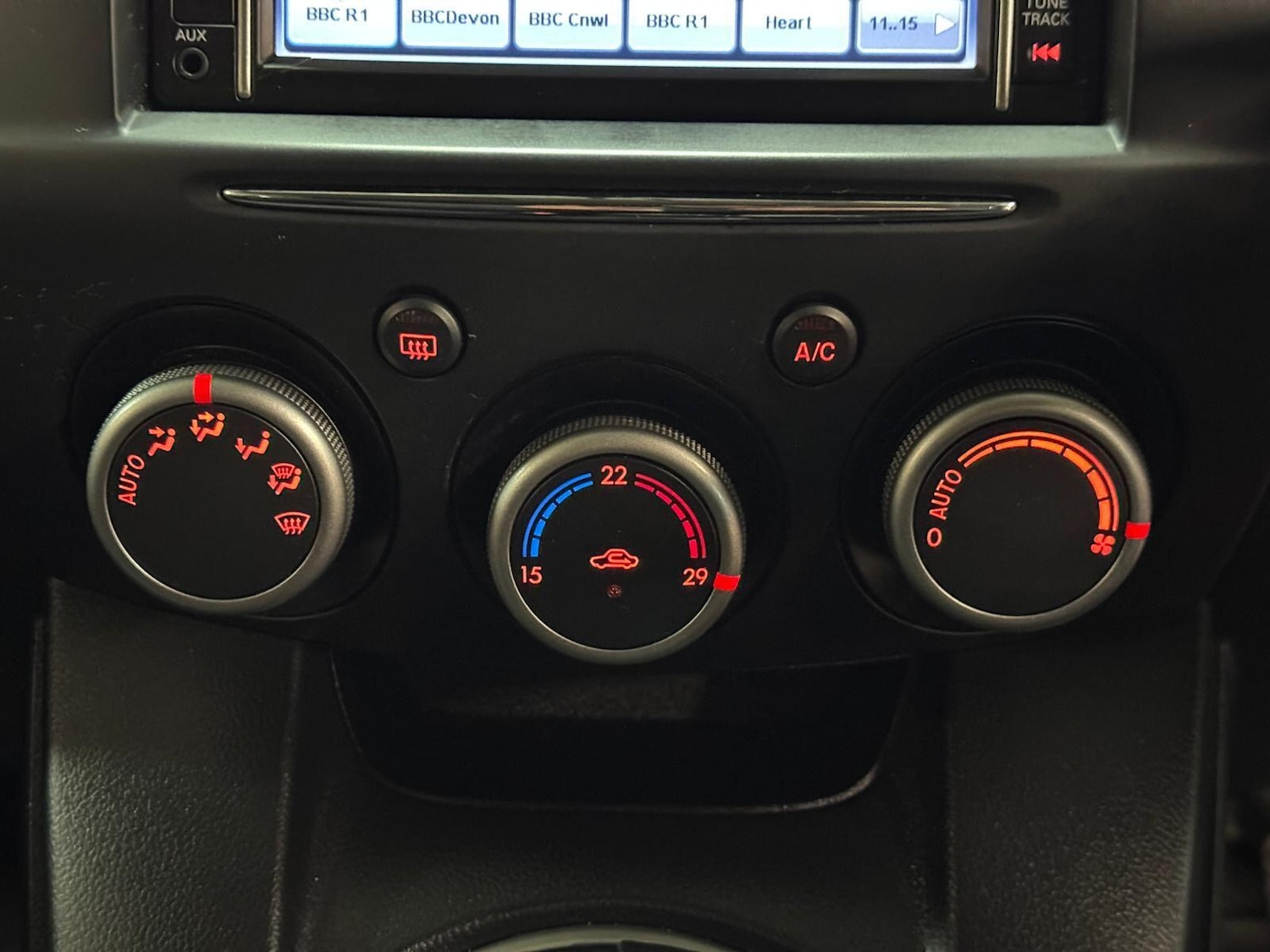 Used Mazda Mazda2 2013 for sale - 77345000: Photo 39