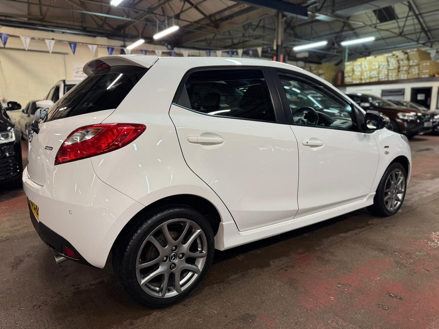 Used Mazda Mazda2 2013 for sale - 77345000: Photo 4