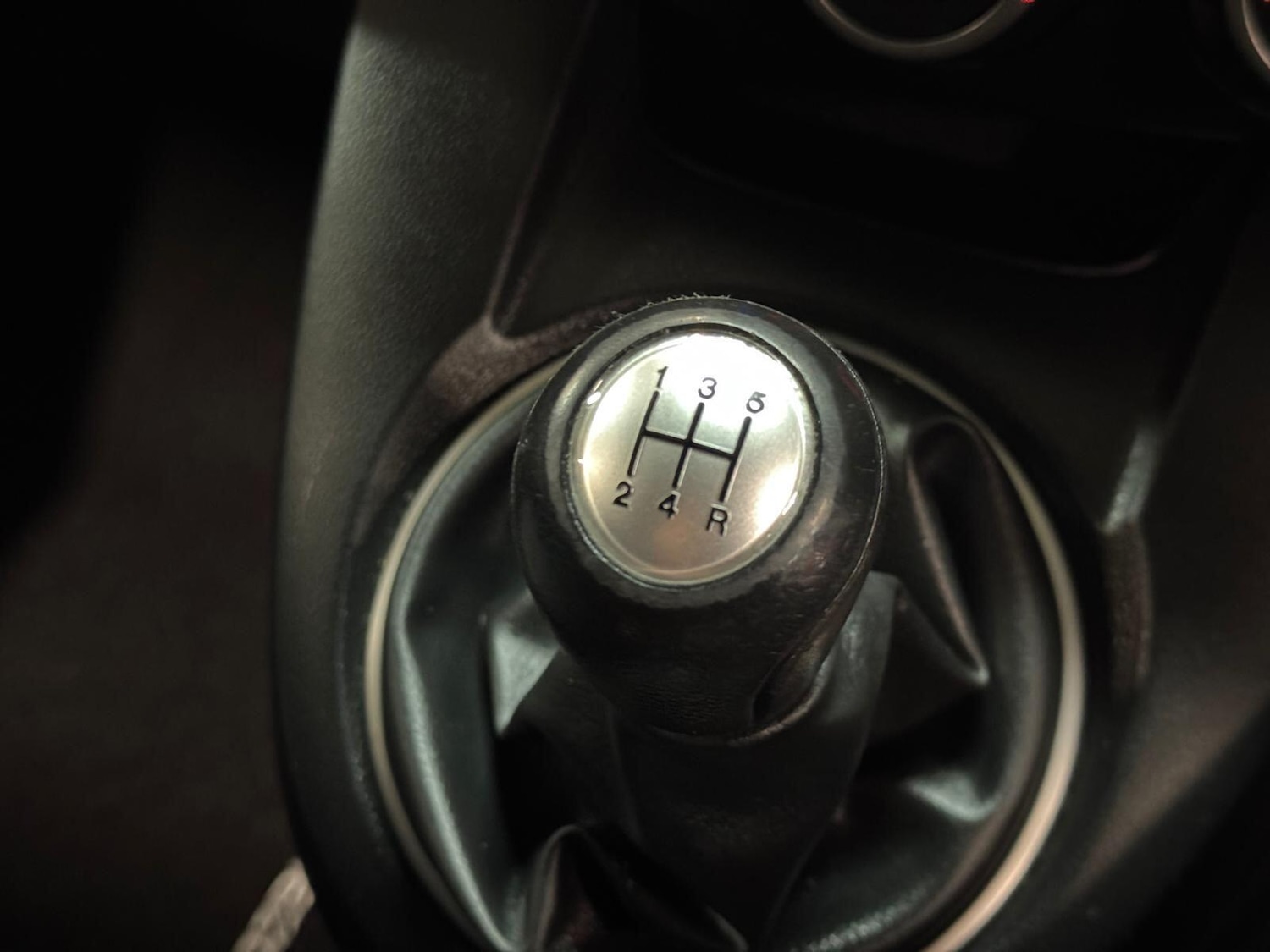 Used Mazda Mazda2 2013 for sale - 77345000: Photo 40