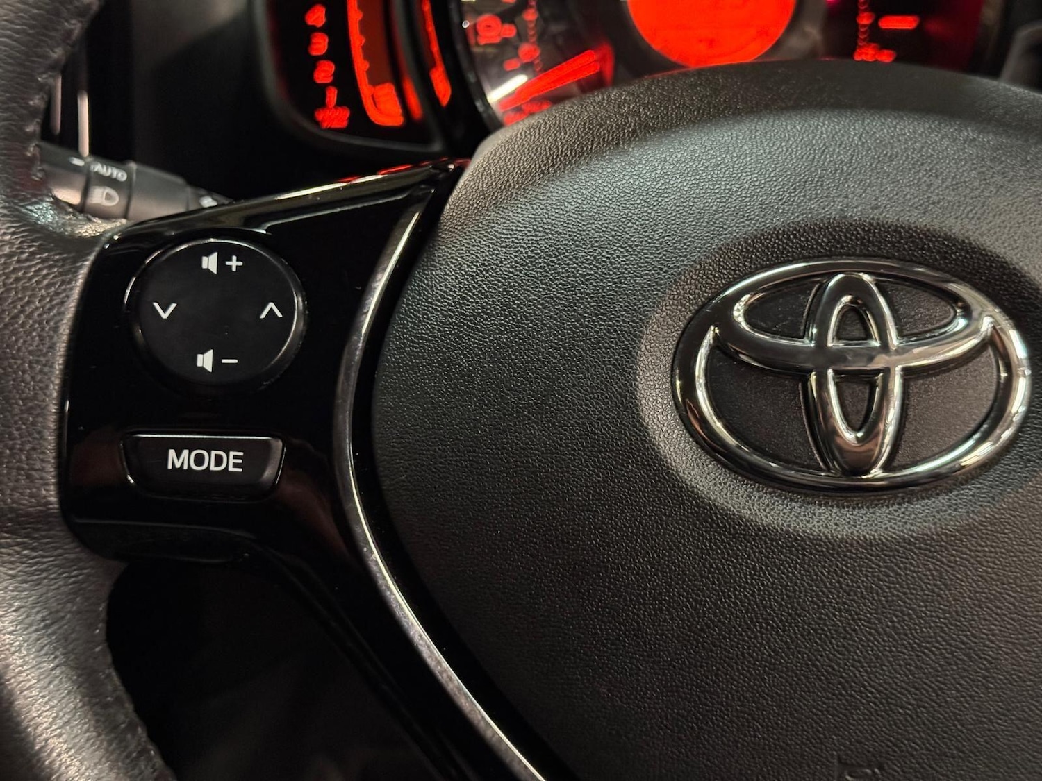 Used Toyota AYGO 2015 for sale - 77120799: Photo 33