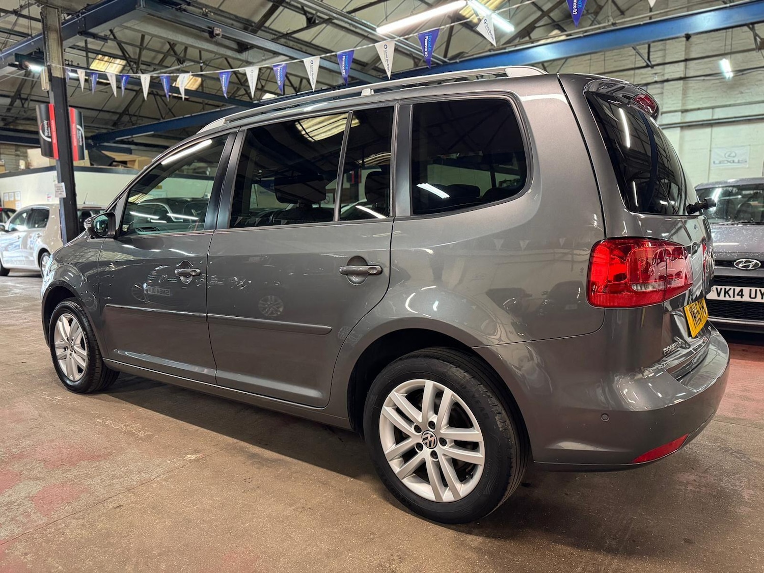 Used Volkswagen Touran 2015 for sale - 77109764: Photo 4