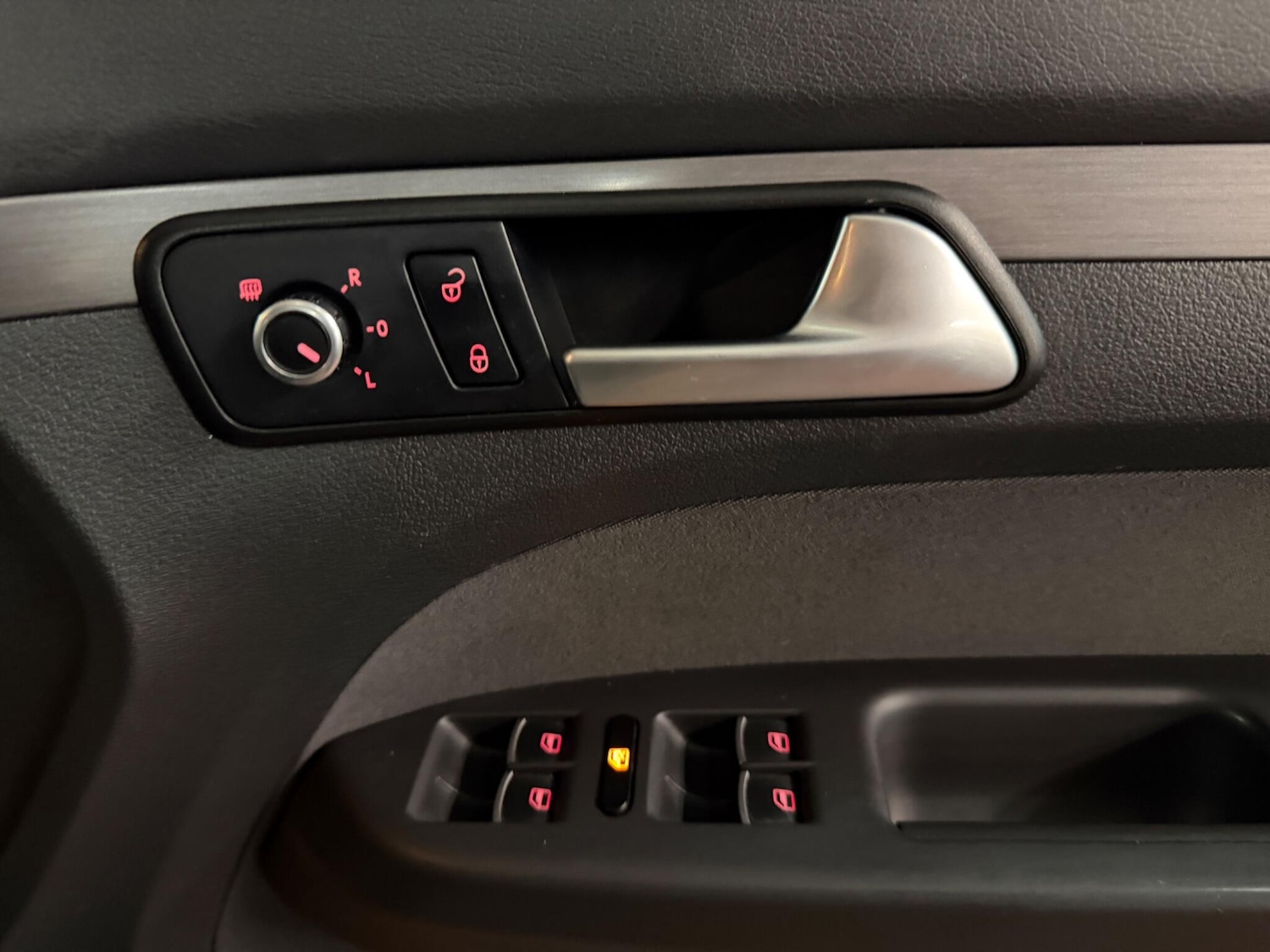 Used Volkswagen Touran 2013 for sale - 77978471: Photo 32