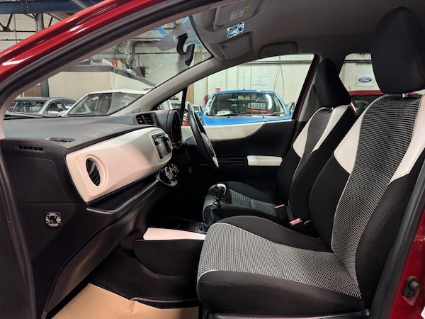 Used Toyota Yaris 2013 for sale - 76201242: Photo 22