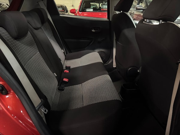 Used Toyota Yaris 2013 for sale - 76201242: Photo 25