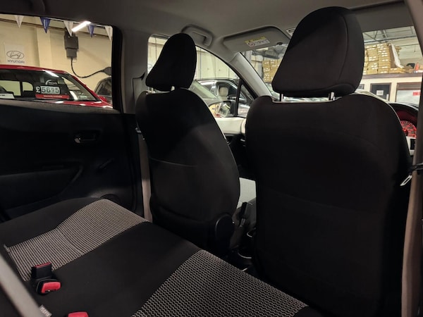 Used Toyota Yaris 2013 for sale - 76201242: Photo 27
