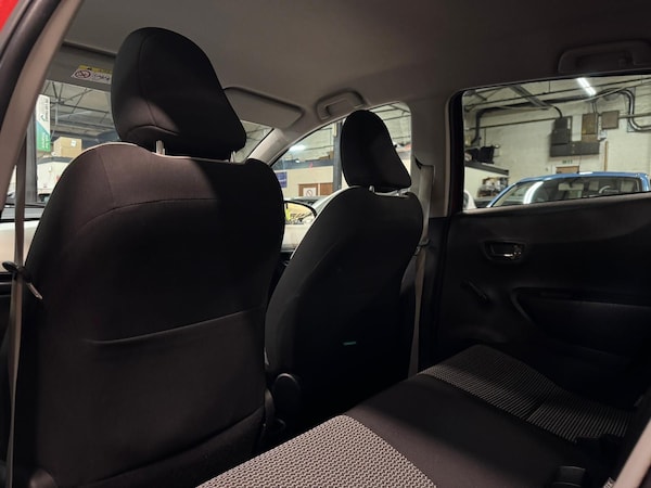 Used Toyota Yaris 2013 for sale - 76201242: Photo 30