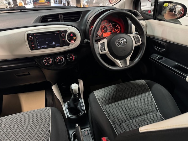 Used Toyota Yaris 2013 for sale - 76201242: Photo 32