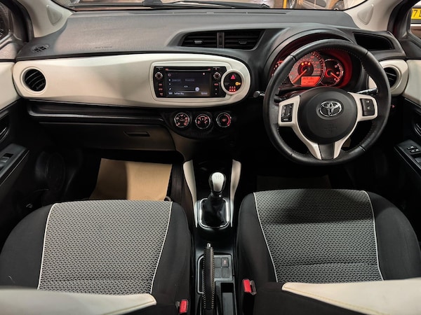 Used Toyota Yaris 2013 for sale - 76201242: Photo 33
