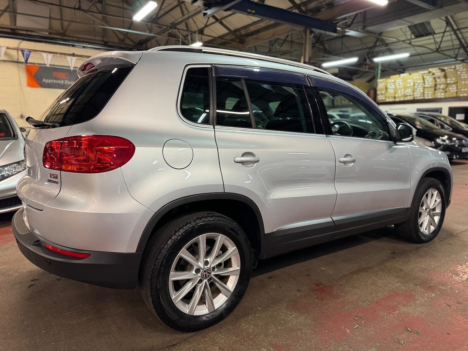 Used Volkswagen Tiguan for sale - 76425198: Photo 6