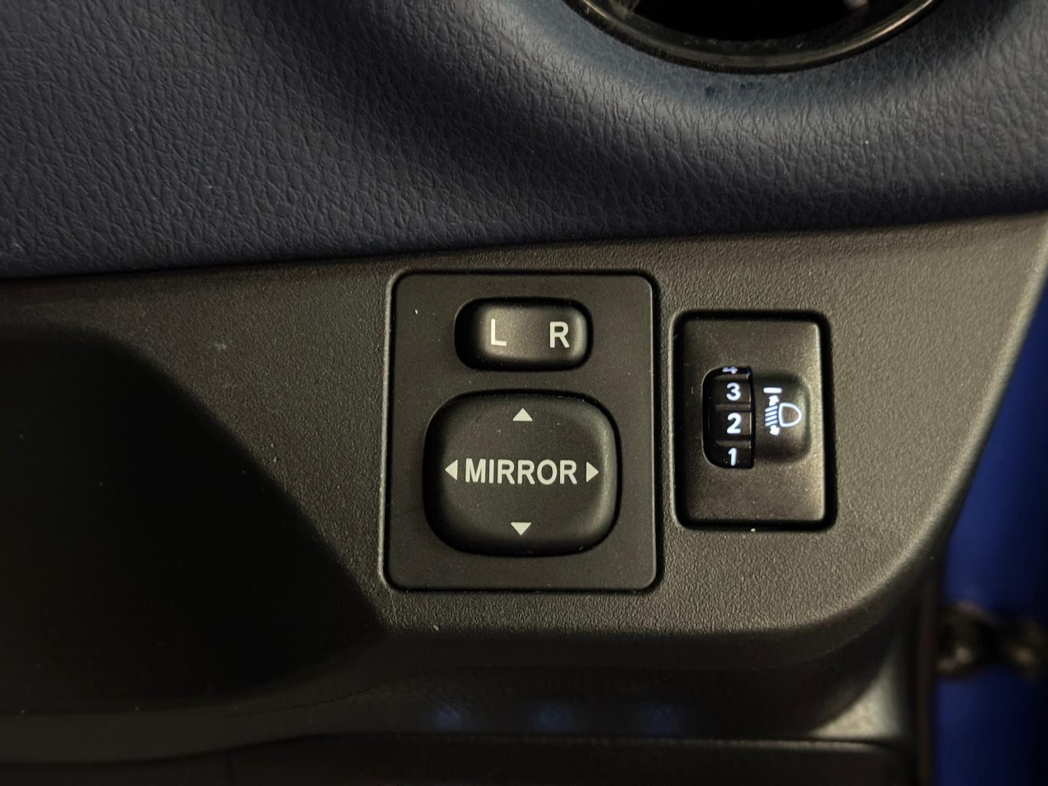 Used Toyota Yaris 2018 for sale - 77683064: Photo 38