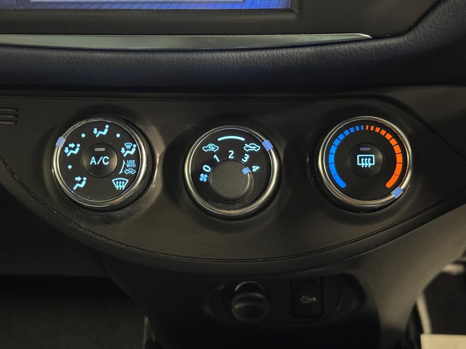 Used Toyota Yaris 2018 for sale - 77683064: Photo 44