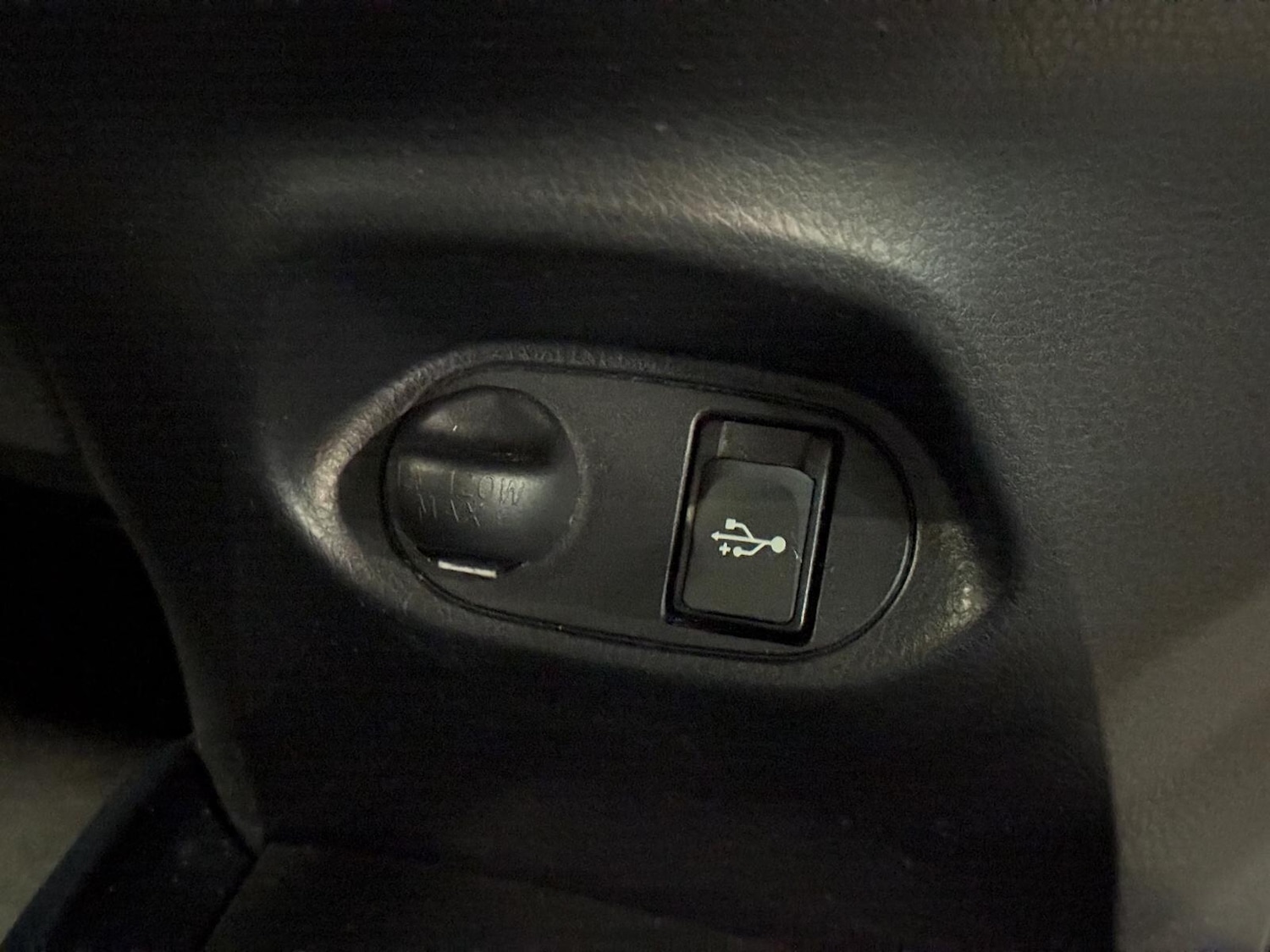 Used Toyota Yaris 2018 for sale - 77683064: Photo 45