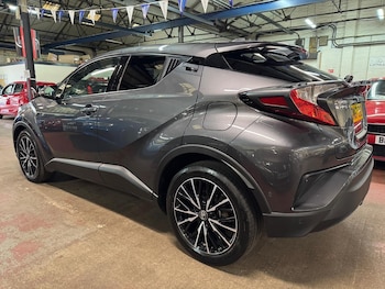 Used Toyota C-HR 2017 for sale - 78292385: Photo