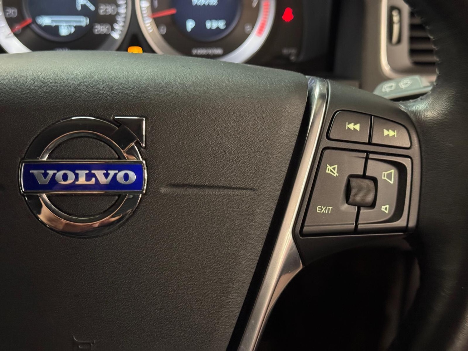 Used Volvo V60 for sale - 77695992: Photo 39