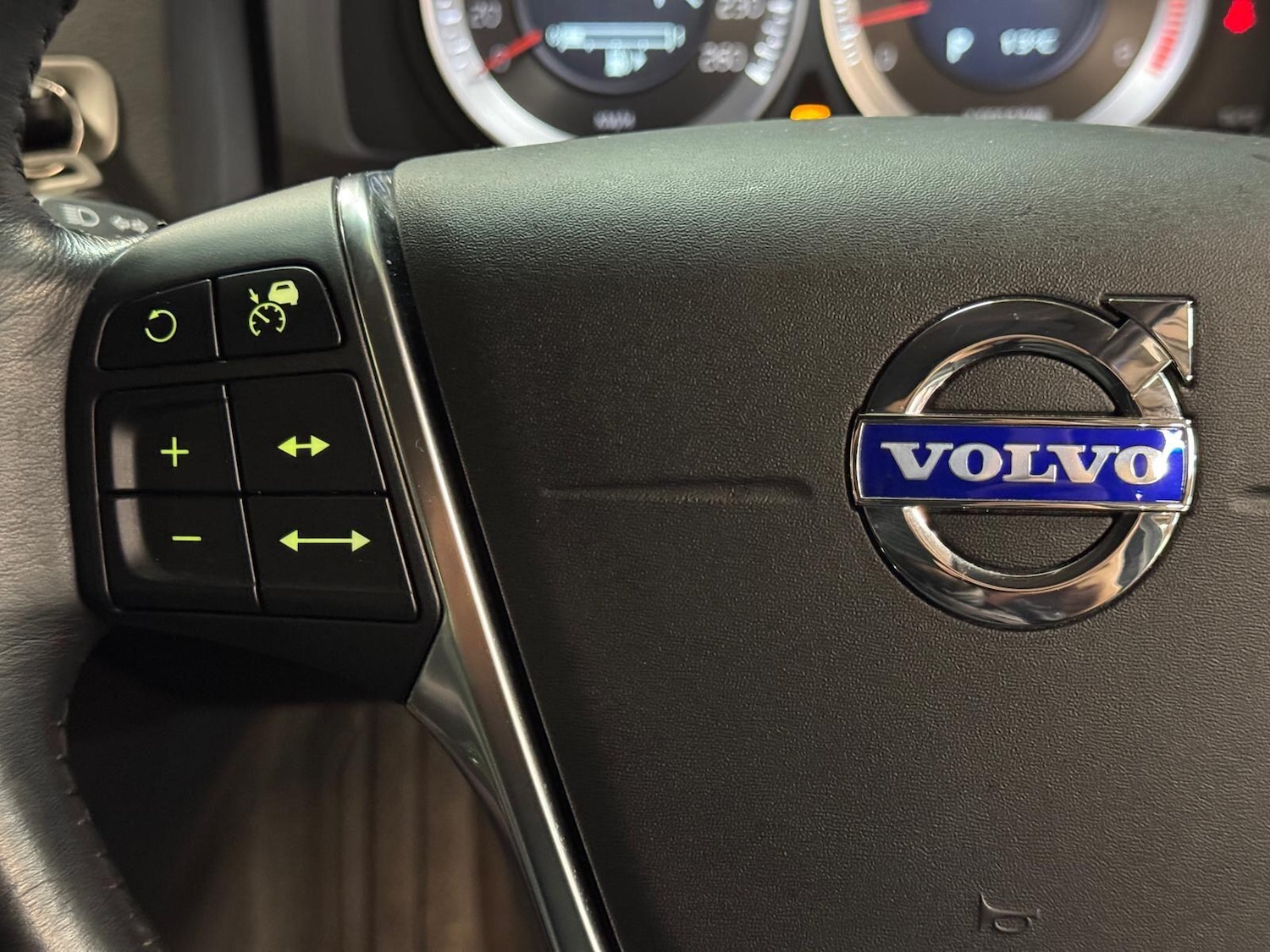 Used Volvo V60 for sale - 77695992: Photo 40